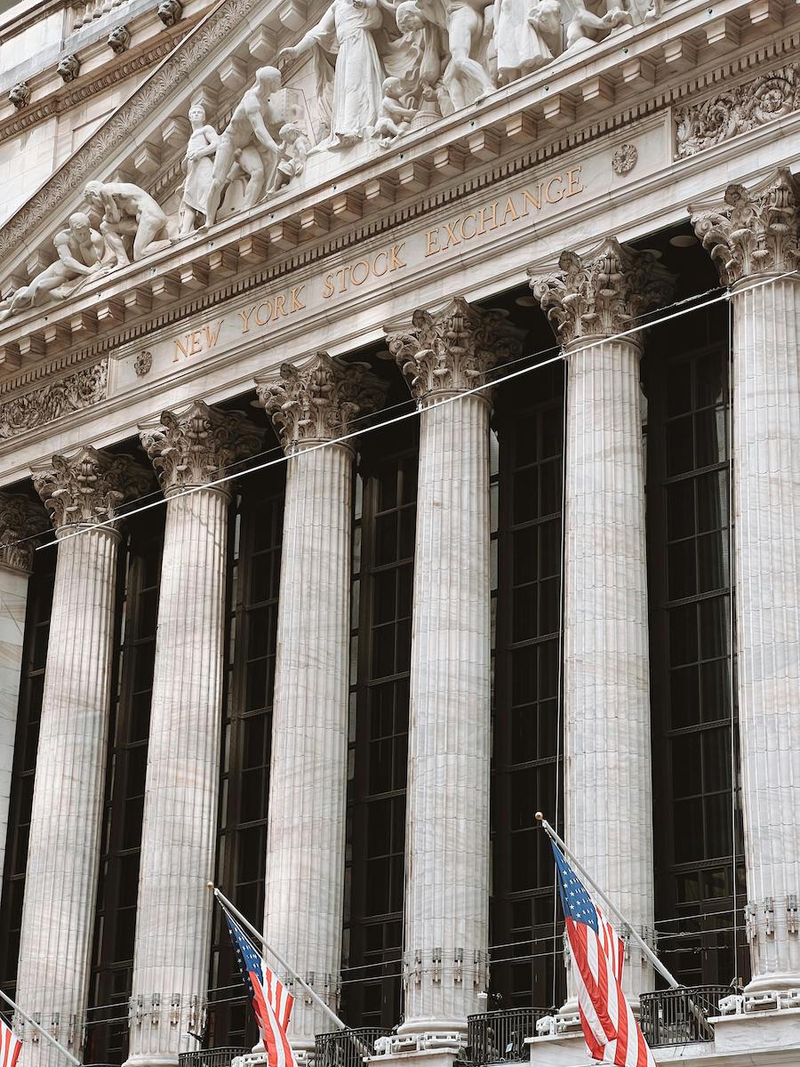 We work with numerous family offices in New York on senior level leadership positions.