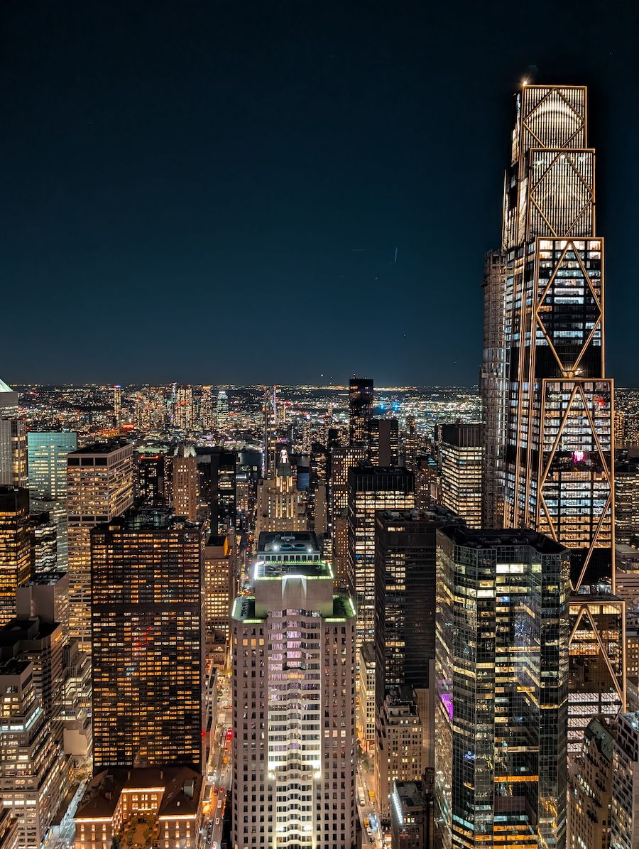 Eagle Private operates primarily across London, New York, Dubai and Singapore. Many UHNW appointments have an international dimension, travel requirements, multiple residences, or candidates who need to relocate.